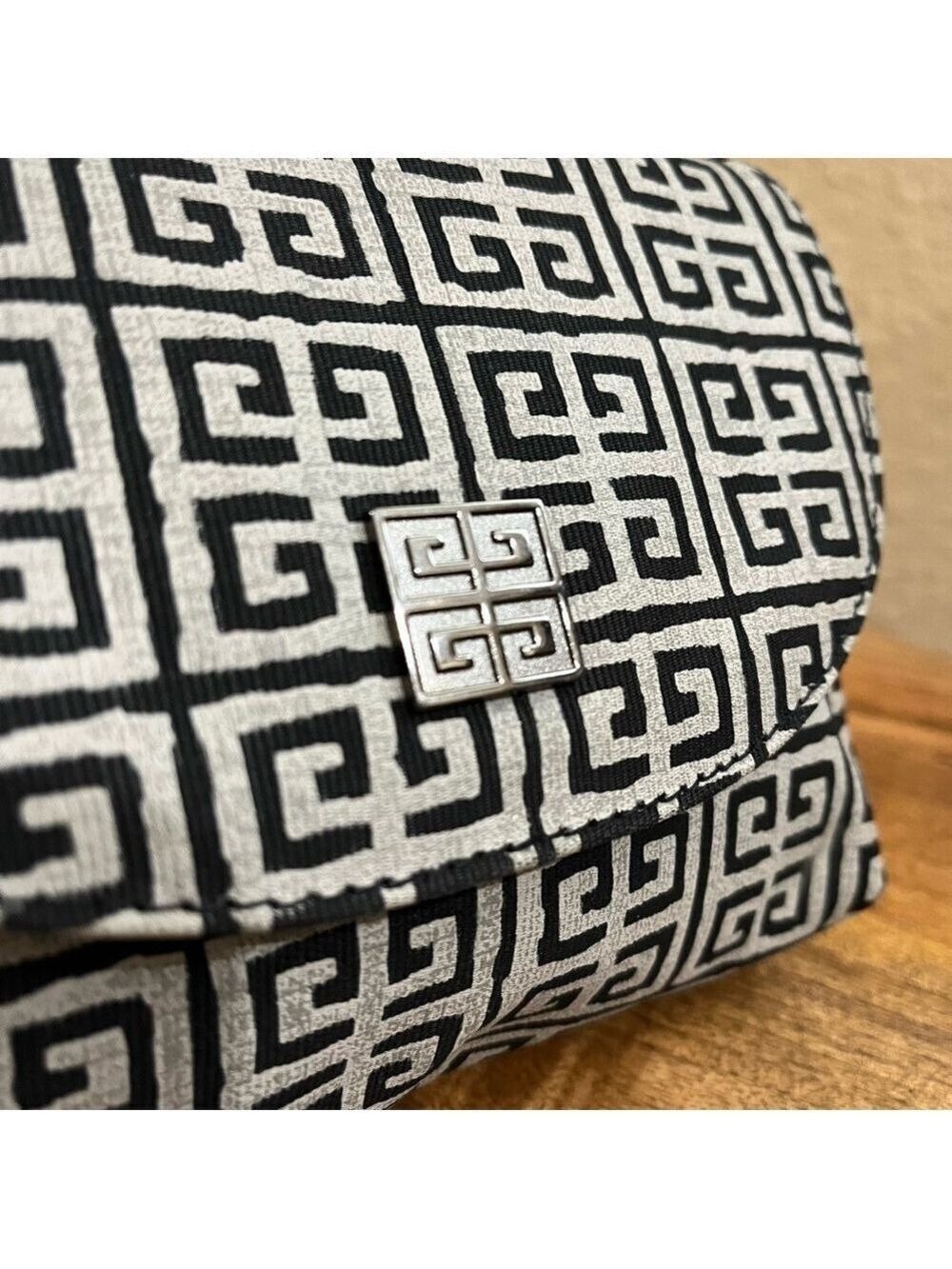 GIVENCHY NOVELTY POUCH - Picture 10 of 14